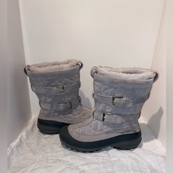 Women’s COLUMBIA Flurry Omni-heat Pull on winter Boot in light gray size 8 - Picture 3 of 14